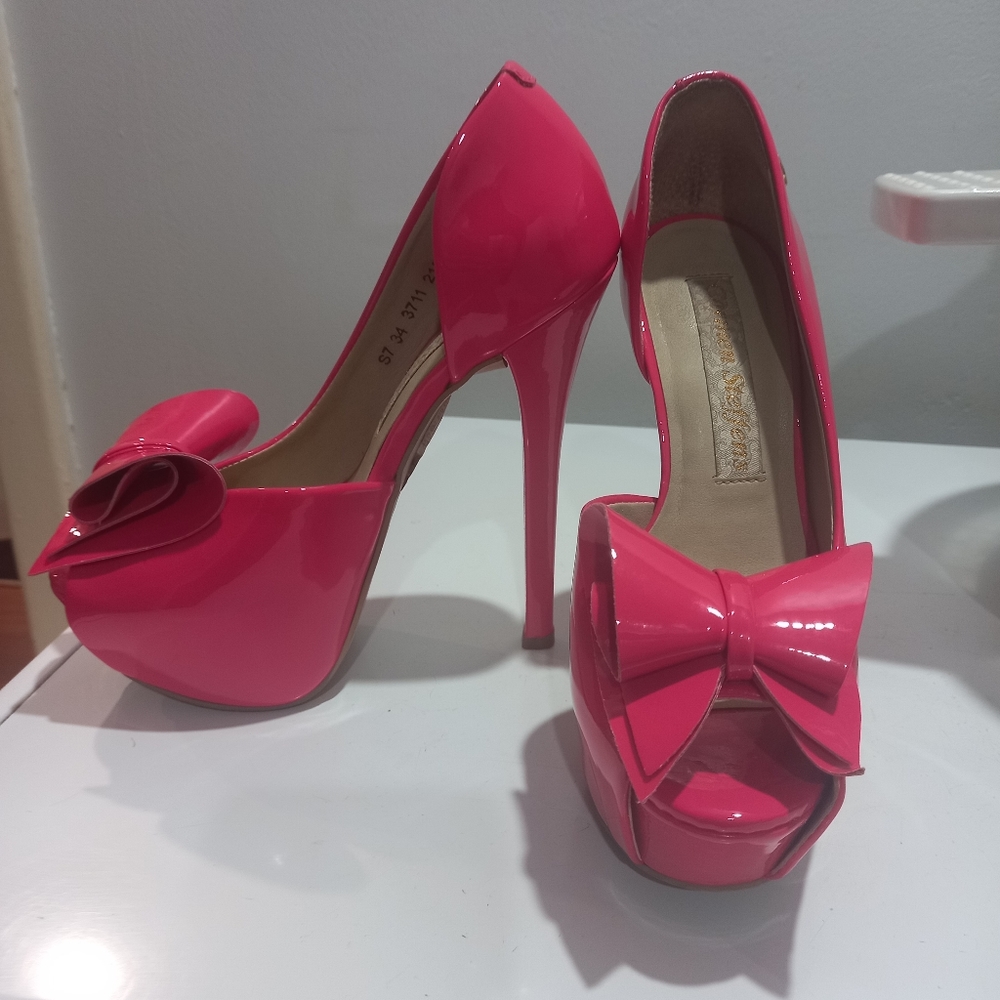 Carmen steffens - Picture 3 of 4